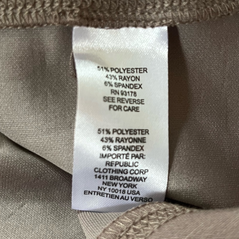 Elie Tahari Women’s V-Neck Sweater in Taupe with Sparkle Seam Accents - Picture 7 of 10